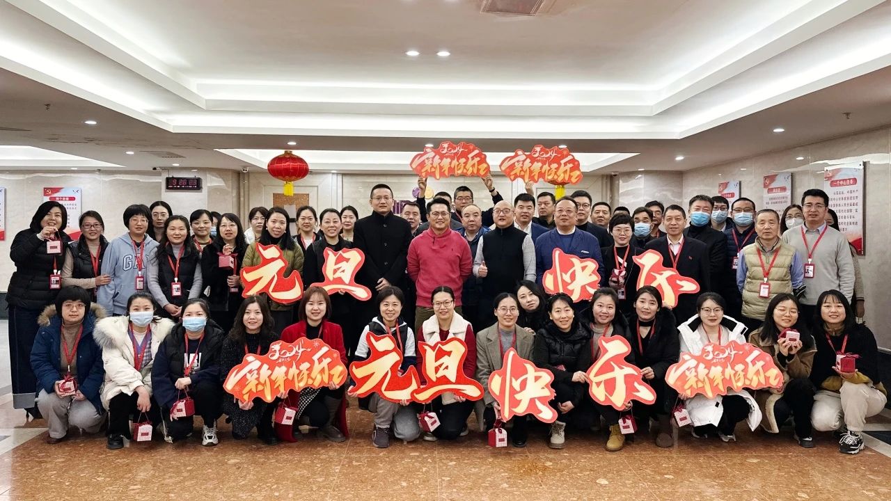 12月29日：供銷(xiāo)大集開(kāi)展“凝心聚力，‘供’赴新程”新年慰問(wèn)活動(dòng)（民生）.jpg