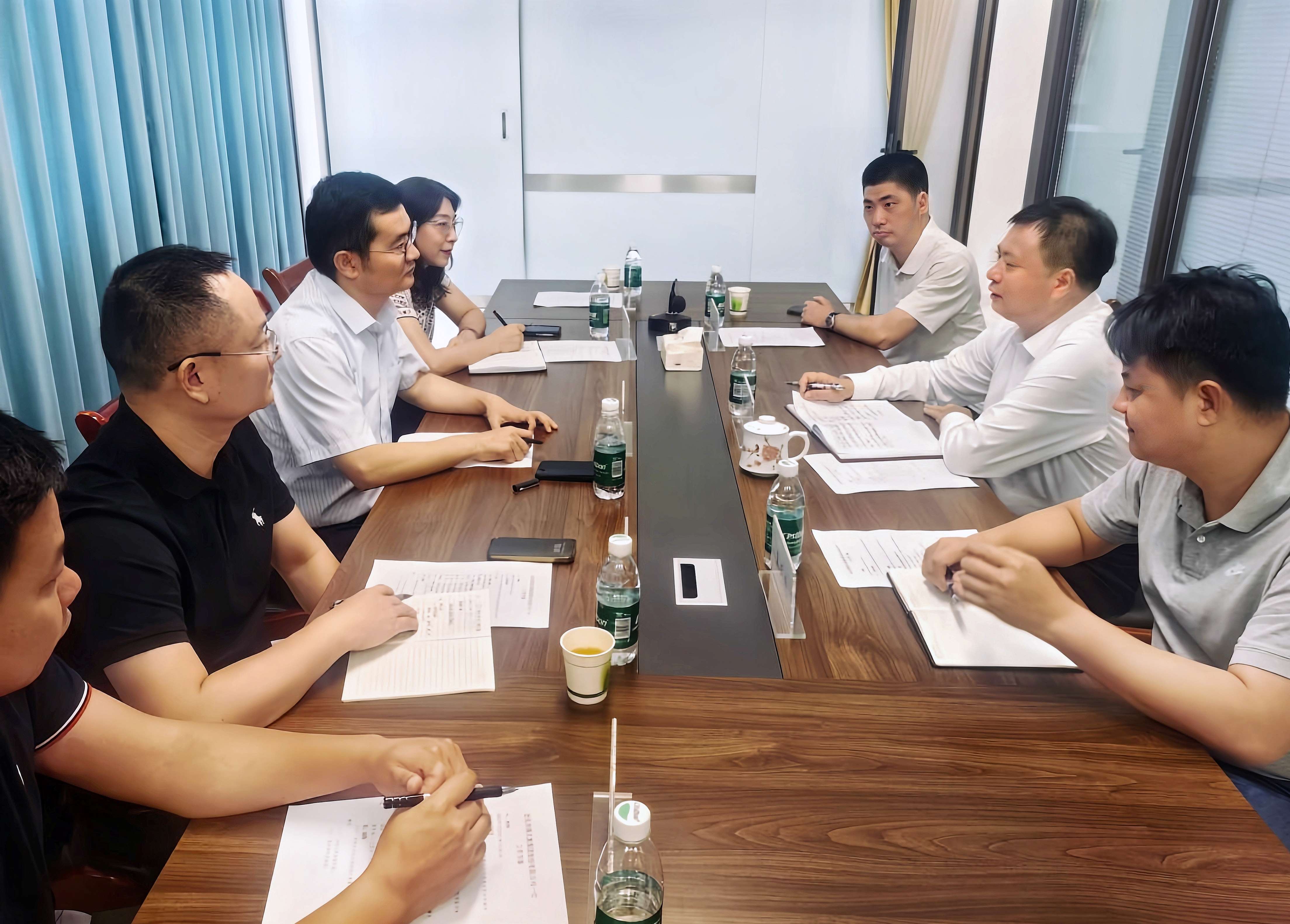 7月20日，朱延東與三亞市副市長(cháng)張長(cháng)豐舉行會(huì )談.jpg